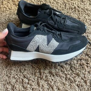 New Balance 327 trainers tennis shoe